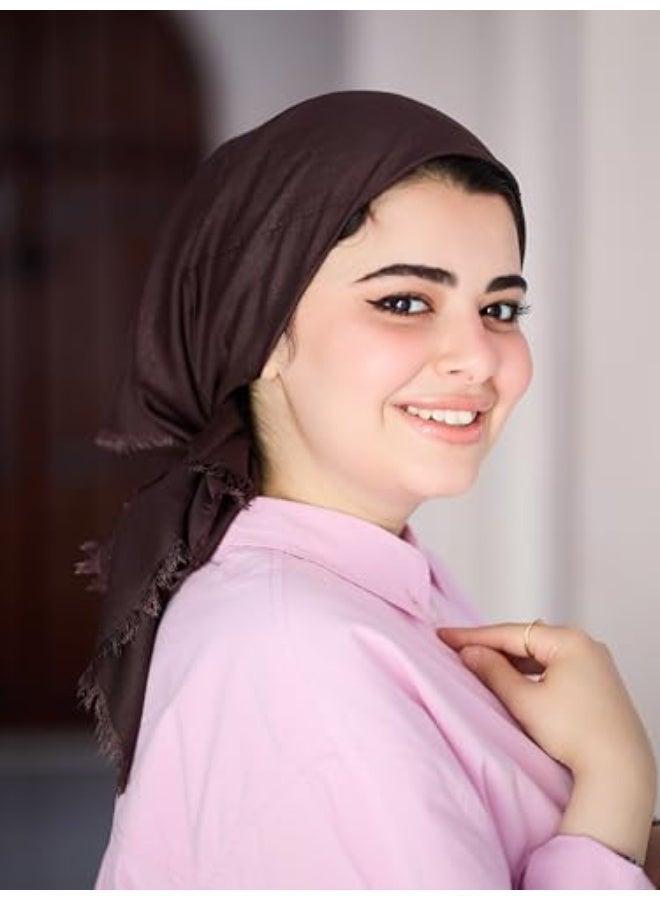 فلاور وشاح قطني فاخر نقي، فائق النعومة وجيد التهوية، بلمسة نهائية أنيقة وناعمة، خفيف الوزن ومريح، مقاس 90×90 سم، لون بني - Image 2